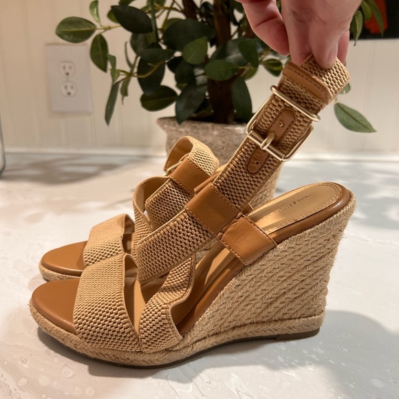 Woman’s sandals - Picture 1 of 14